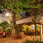 Hotel Y Restaurant Embajadoras