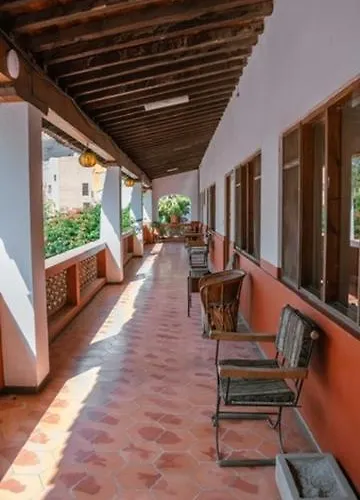 Hotel Y Restaurant Embajadoras