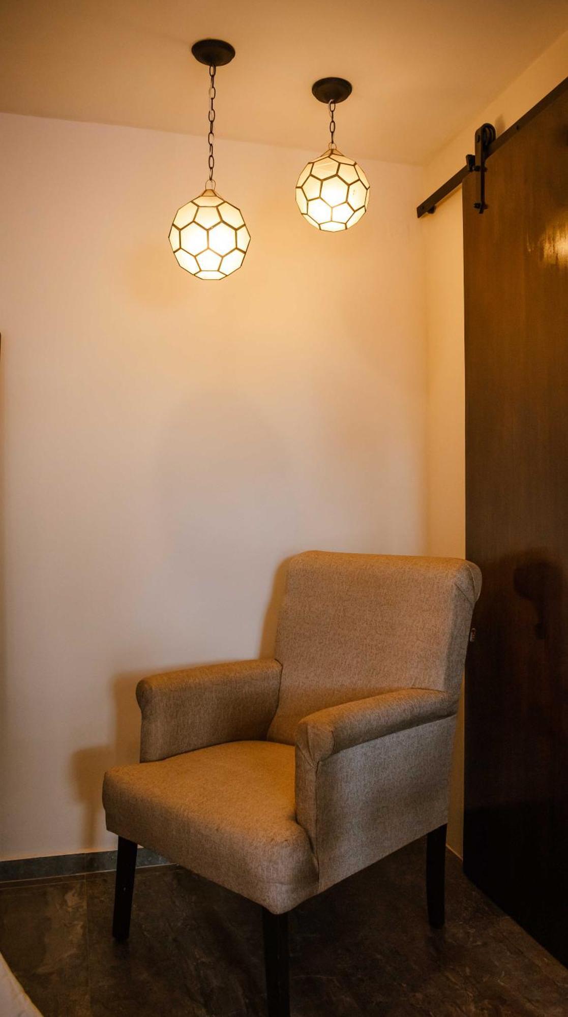 Y Restaurant Embajadoras Hotel 3*