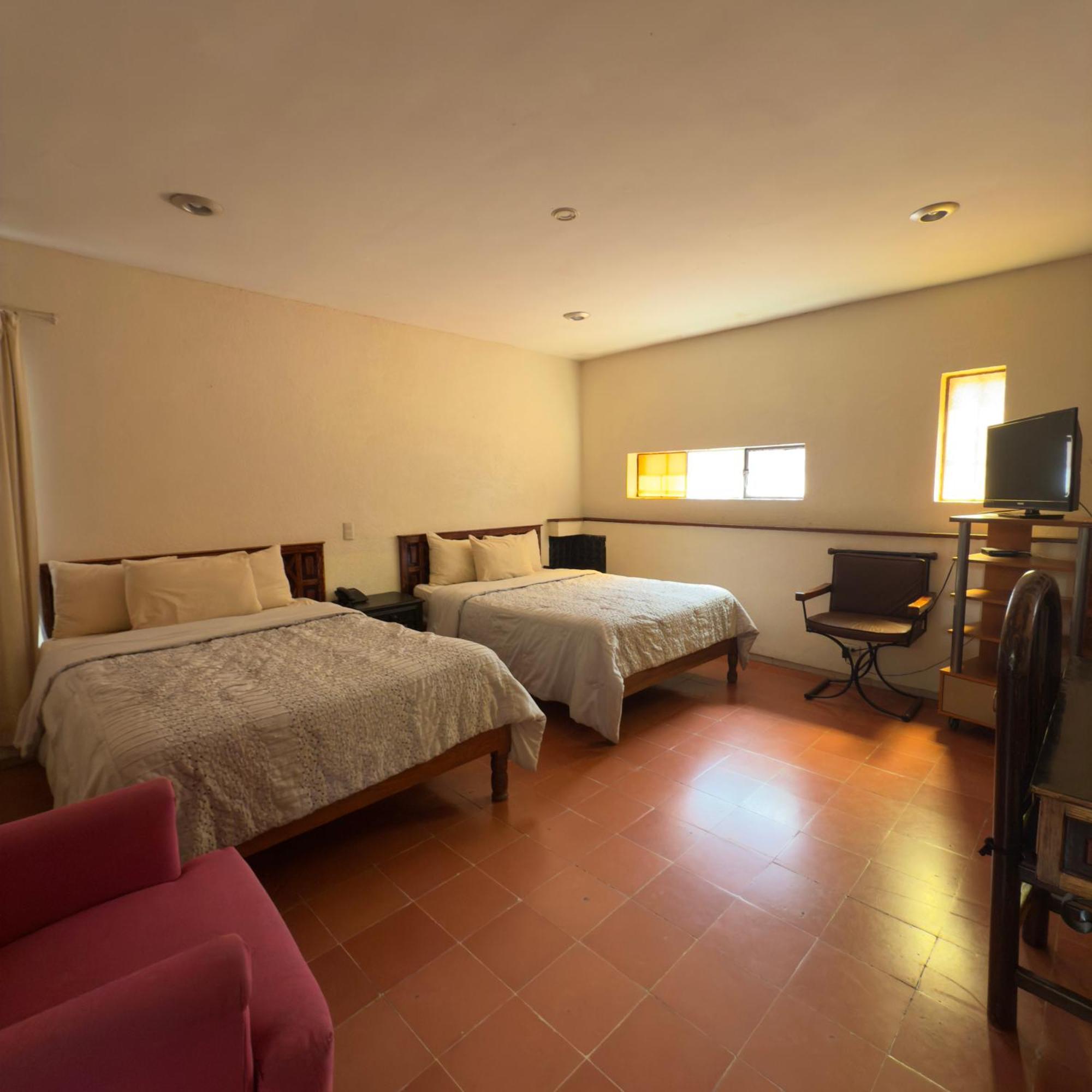 Y Restaurant Embajadoras 3*